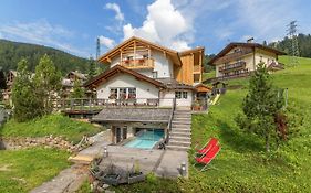 Arnica Mountain Hotel